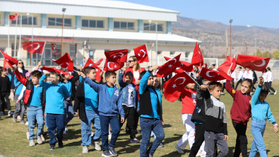 İLÇEMİZ DR. TUNCER YILDIZ STADYUMUNDA 29 EKİM KUTLAMA ETKİNLİKLERİ DÜZENLENDİ